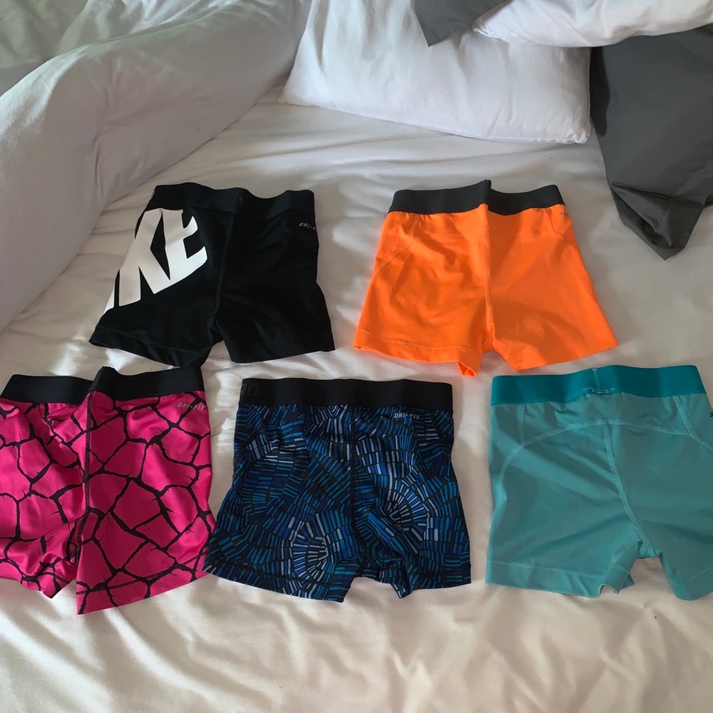 Nike pros size xs